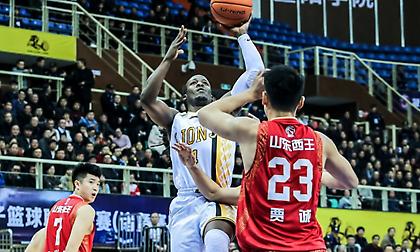 Νίκησε Γκάουντλοκ και Μοτιεγιούνας ο «διπλός» Μπουρούσης