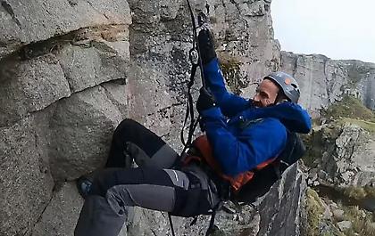 Ο Σάουθγκεϊτ κάνει αναρρίχηση και δοκιμάζεται σε προκλήσεις στη φύση! (video)