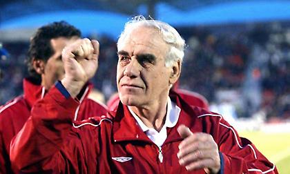 Αλέφαντος: «Κανονικά αυτός πρέπει να μην κατέβει απ’ το αεροπλάνο – Πού πας με αυτά τα μπούτια ρε;»