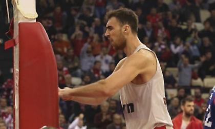 Μιλουτίνοφ: Κυριάρχησε ΞΑΝΑ στην ρακέτα και «άγγιξε» το double double! (video)