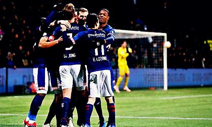 Με «σβηστή» τεσσάρα, συνεχίζει πρώτη η Αϊντχόφεν