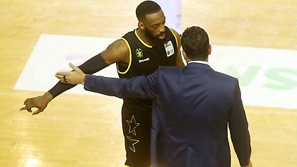 Λάκι Τζόουνς: «Δεν έφταιγε ο Αγγέλου»