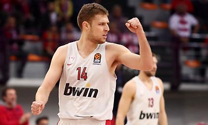 Βεζένκοφ: «Δεν θα πω ψέματα, θέλω πάρα πολύ να κερδίσουμε»