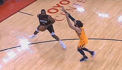 Ο Χάρντεν «τερμάτισε» τα βήματα και δεν σφυρίχτηκε τίποτα (video)