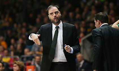 M.Deportivo: «Κρίση πανικού ο βοηθός του Πασκουάλ, μετά από επίσκεψη Γιαννακόπουλου στα αποδυτήρια»