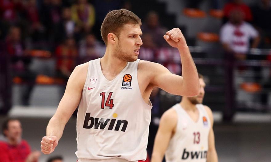 Βεζένκοφ: «Το μομέντουμ δίνει ψυχολογία»