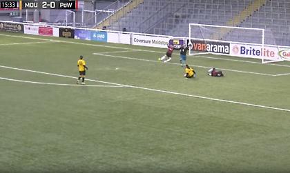 Αυτό είναι το χειρότερο αυτογκόλ που έχετε δει ποτέ (video)