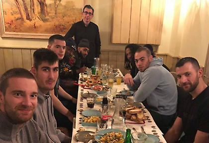 To χριστουγεννιάτικο δείπνο του Περιστερίου