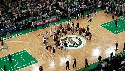 «Μακεδονία ξακουστή» και ελληνικοί χοροί για χάρη του Αντετοκούνμπο στο Garden