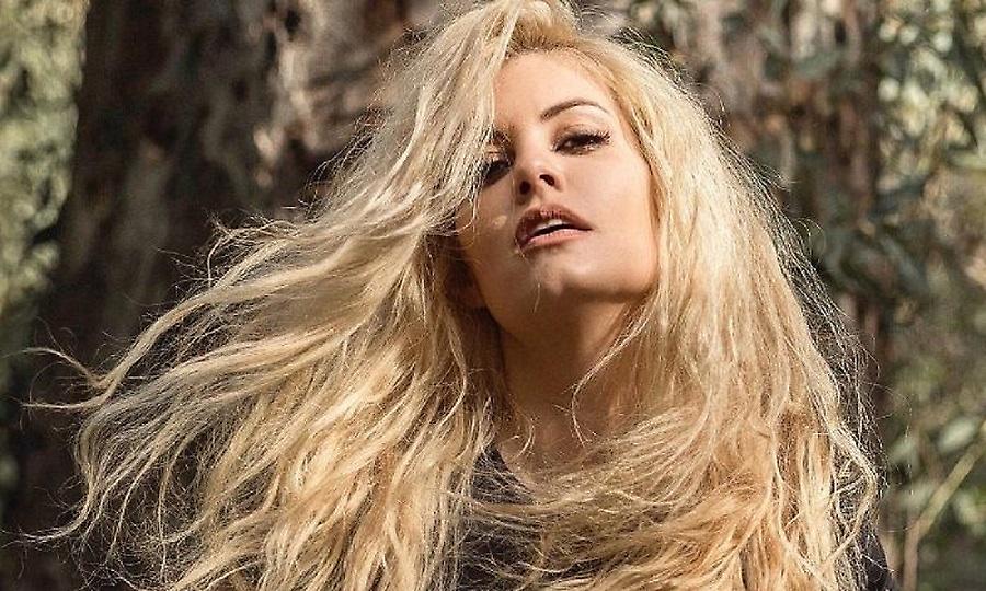 Μαρία Κορινθίου: Η πρώτη γυμνή φωτογράφιση ως ξανθιά! (pic)