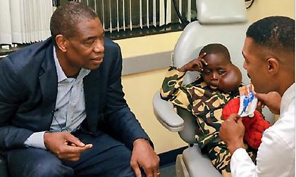 Θλίψη: Πέθανε το παιδάκι από το Κονγκό που ήθελε να σώσει ο Μουτόμπο