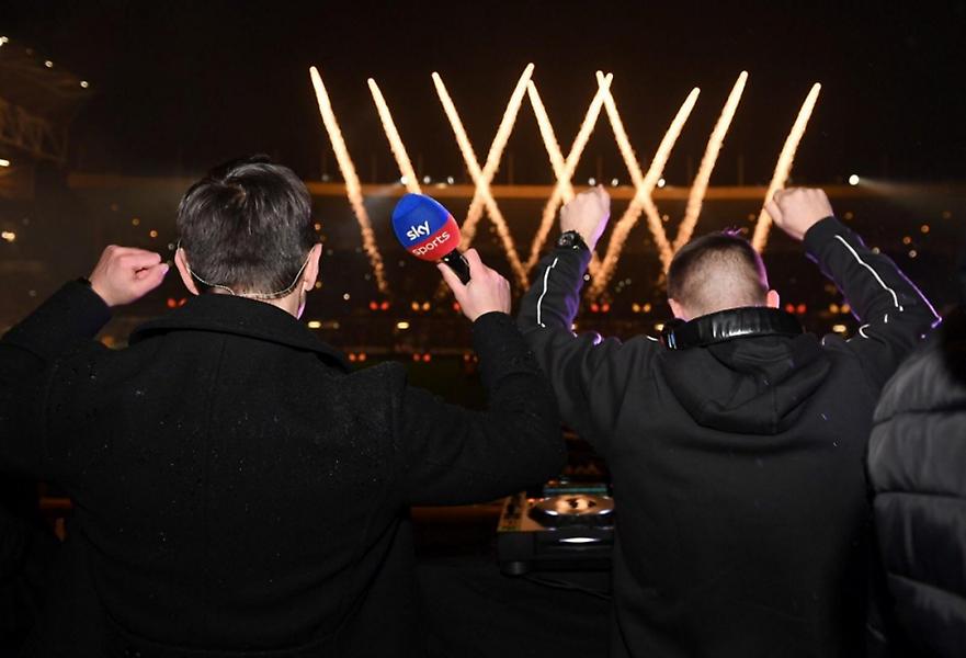 Ο Γκάρι Νέβιλ σε... ρόλο dj στο Μολίνό! (vid)