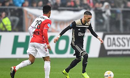 Συνεχίζει το κυνηγητό στην PSV ο Άγιαξ