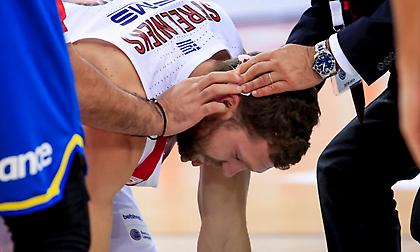 Θλαστικό τραύμα και πέντε ράμματα στο κεφάλι ο Στρέλνιεκς!