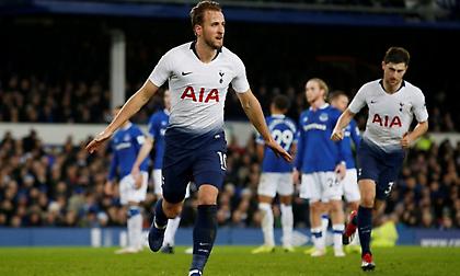 «Γάζωσε» την Έβερτον η Τότεναμ και πλησίασε τη Σίτι!