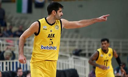 Στη δωδεκάδα της ΑΕΚ ο Σάκοτα, με Καλαϊτζάκη ο Παναθηναϊκός