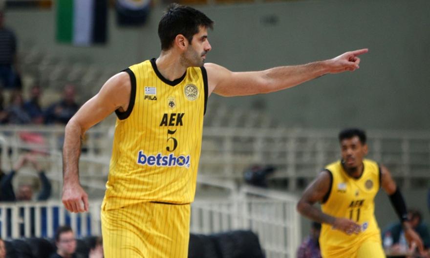 Στη δωδεκάδα της ΑΕΚ ο Σάκοτα, με Καλαϊτζάκη ο Παναθηναϊκός
