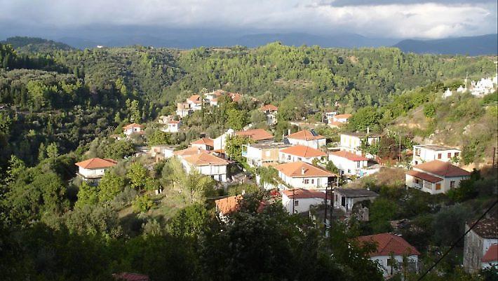 Ο παράδεισος του… μερακλή: Αυτό είναι το ελληνικό χωριό που οι άντρες συζούσαν με ερωμένη και σύζυγο