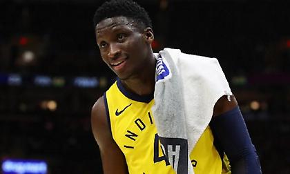 Η τεράστια κίνηση του Ολαντίπο σε μία γυναίκα που υπέστη ενδοοικογενειακή βία (video)