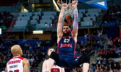 Ράγισε το ταμπλό ο Σενγκέλια! (video)