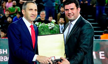 Τίμησε τον Μπλατ η Νταρουσάφακα (video)