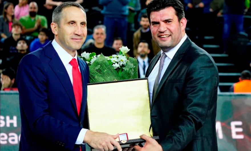 Τίμησε τον Μπλατ η Νταρουσάφακα (video)