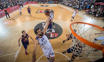 Διέλυσε στο δεύτερο ημίχρονο την Εφές η Μπαρτσελόνα