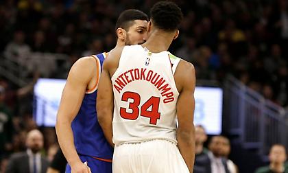 «Αρπάχτηκαν» Αντετοκούνμπο και Καντέρ (video)