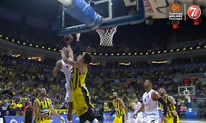 Κάρφωμα-σφυριά του Ράντολφ στο πρόσωπο του Βέσελι (video)