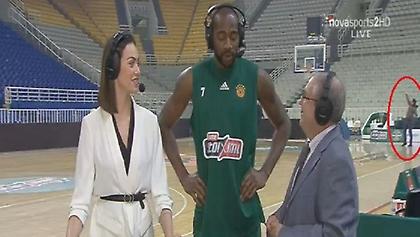 Οπαδός του Παναθηναϊκού με τζιν και μπουφάν βάζει 5/5 τρίποντα στο ΟΑΚΑ! (vid)