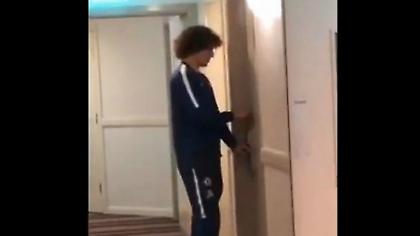 Έφαγε… πόρτα στο ξενοδοχείο ο Λουίζ (video)