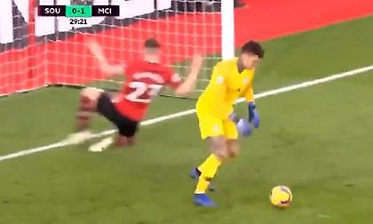 Ντρίπλαρε σχεδόν πάνω στη γραμμή της εστίας ο Έντερσον (video)