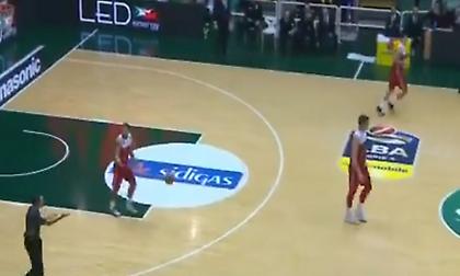 «Θεούλης» Τζέιμς: Παράτησε την μπάλα για να διαμαρτυρηθεί και η ομάδα του δέχθηκε καλάθι!