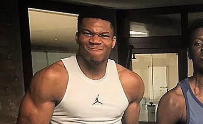 Ο Γιάννης και ο συμπαίκτης του προκαλούν τον… Rock στα βάρη (video)