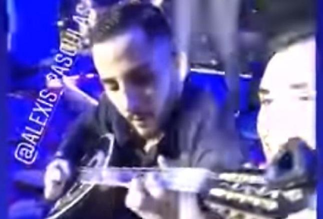 Έπαιξε μπουζούκι στον Κιάμο ο Μανωλάς! (pics-video)