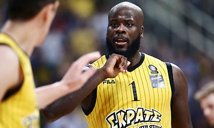 Μια ανάσα από την επιστροφή του στην ΑΕΚ ο Τζέιμς!