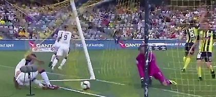 Έγινε και αυτό: Διακόπηκε ματς επειδή γκρεμίστηκε το δοκάρι (vid)