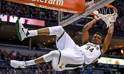 Οι εντυπωσιακοί αριθμοί του Γιάννη σε καρφώματα και… λεπτά