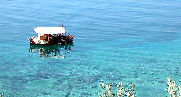 Η πιο ζεστή παραλία της Ελλάδας είναι μια ανάσα απ’ την Αθήνα (Pics)