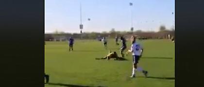 Επική προσποίηση διαιτητή για να αποφύγει την μπάλα