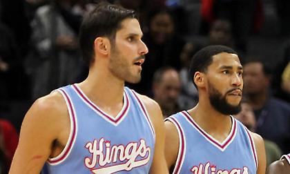 Στα χέρια Κάσπι-Τεμπλ στα αποδυτήρια των Γκρίζλις