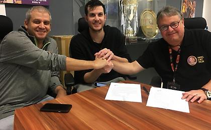 Ανανέωσε με Χάποελ Χολόν ο Πνίνι