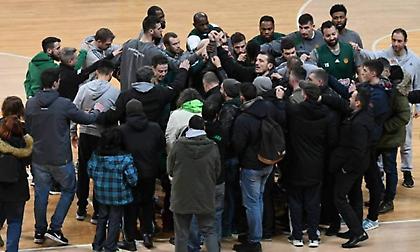 «Ντόπες» από τον κόσμο πριν το ΣΕΦ–Πιτίνο: «Τιμή και χαρά που είμαι στον Παναθηναϊκό» (pics)