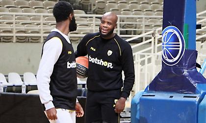 Έπιασε δουλειά ο Τζέιμς (pics)