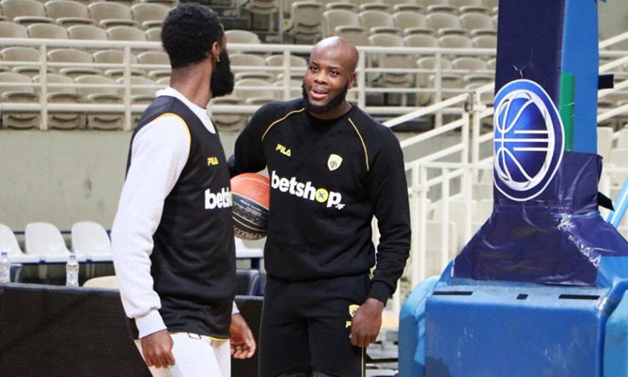 Έπιασε δουλειά ο Τζέιμς (pics)