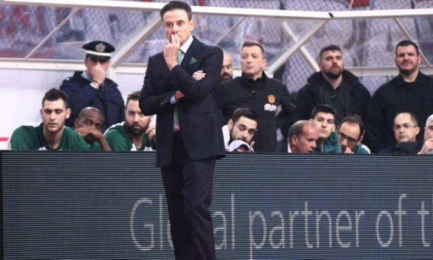 Απόρησε για το προστατευτικό δίχτυ στο ΣΕΦ ο γιος του Πιτίνο