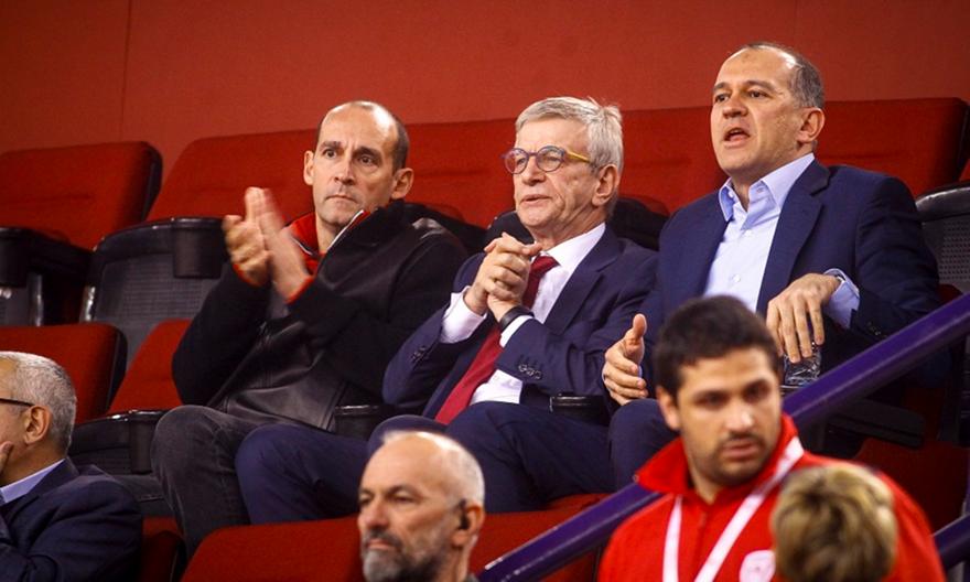 Στα αποδυτήρια για συγχαρητήρια οι Αγγελόπουλοι