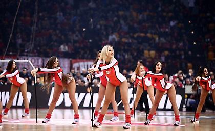 Οι τσιρλίντερ που ξεσήκωσαν το ΣΕΦ