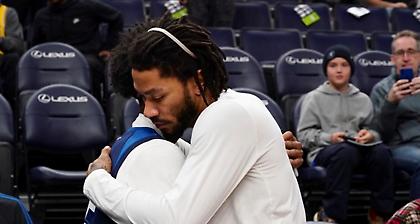 Η συγκινητική συνάντηση του Ρόουζ με φίλαθλο που πάσχει από λευχαιμία