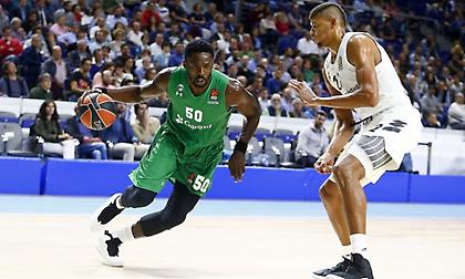 «Τρελάθηκε» ο Έρικ και αποβλήθηκε αφού χτύπησε δύο αντιπάλους! (video)